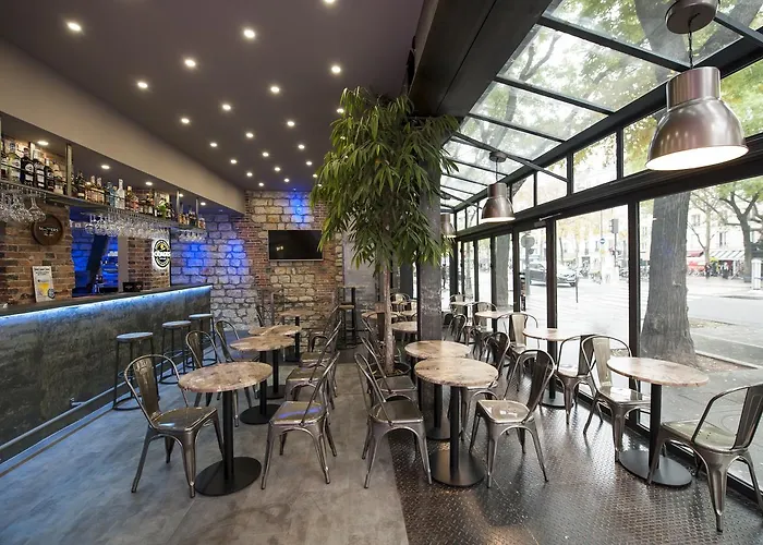 Le17 Furnished Hotell