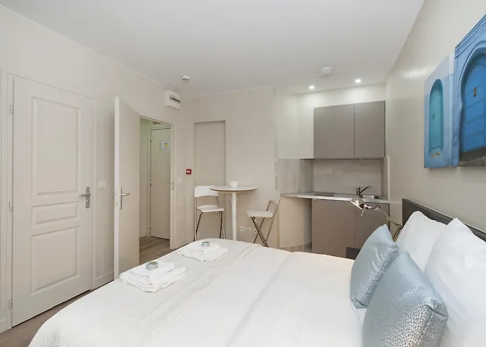 Le17 Furnished Hotell 2*